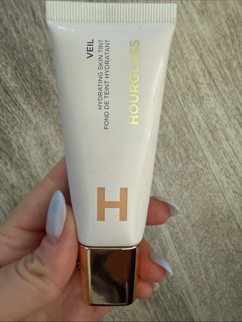 Hourglass Veil Hydrating Skin Tint - shade 2